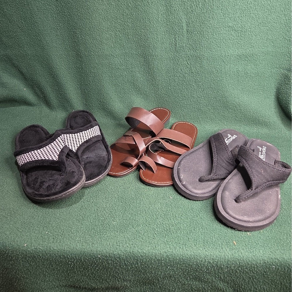 Women's size 8 flip flops 3 pair ready to wear